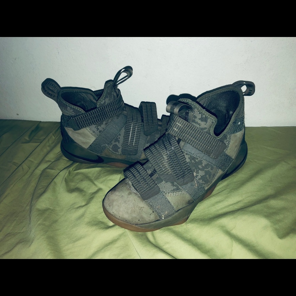 LeBron Soldier 10s Sneakers